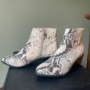 Steve Madden | Women’s Creek Faux Snake Leather Round Toe Ankle Chelsea Boots